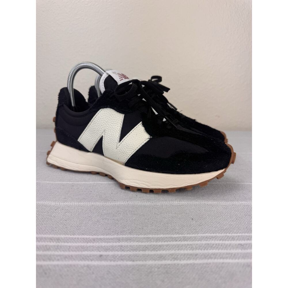 Women’s New Balance 327 Retro Lace Up Sneakers Suede Nylon Black White Gum 7.5